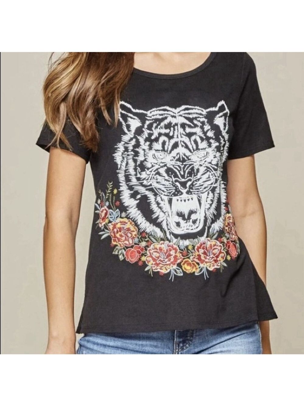 Savanna Jane Black Embroidered Tiger Graphic Tee Size Small Floral Festival